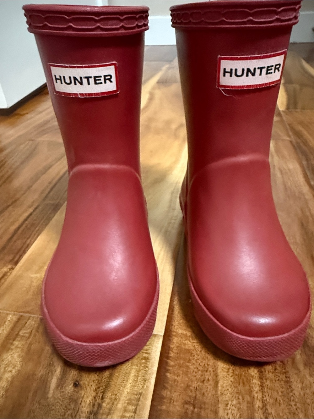 Hunter kids rain boots bold red in size UK 6